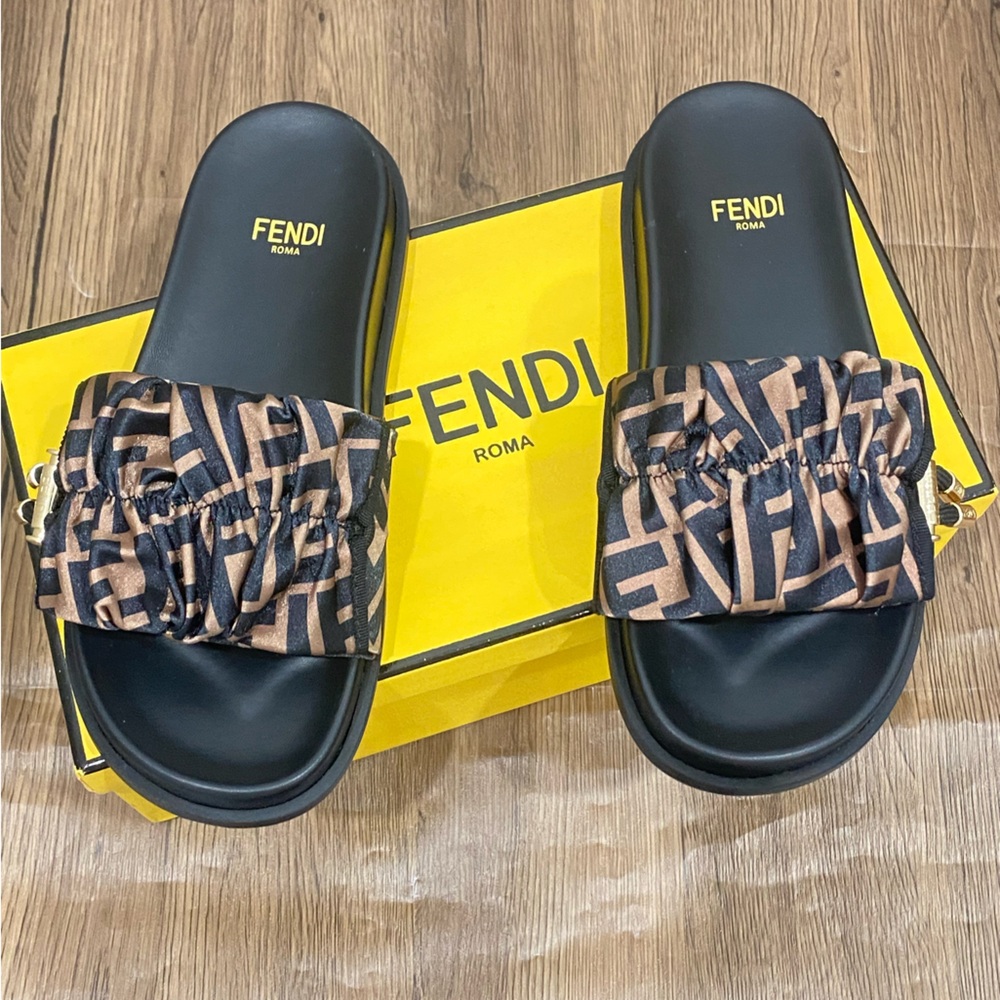 Fendi Women's Authentic Slippers EU 39 - Picture 1 of 4